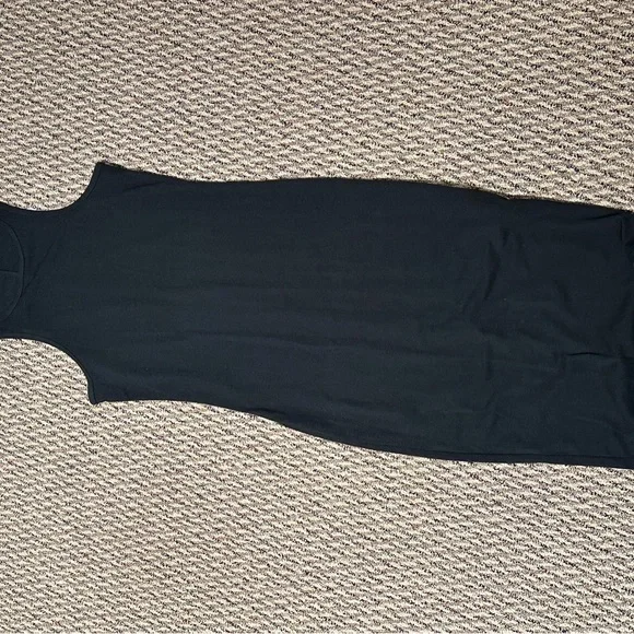 Forever 21 Classic Black midi dress - Picture 2 of 5